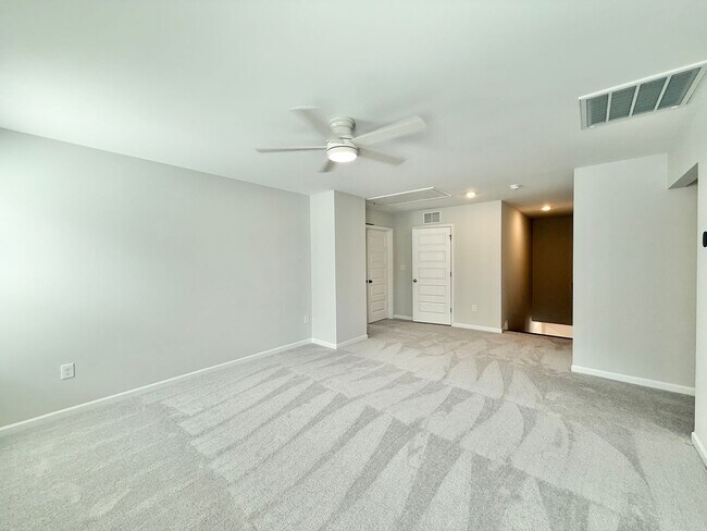 Building Photo - Stunning New 5BD, 5BA Garner Home with Lux...