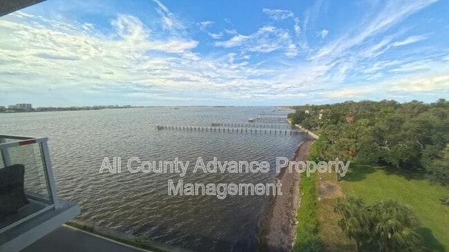 Building Photo - 920 N Osceola Ave