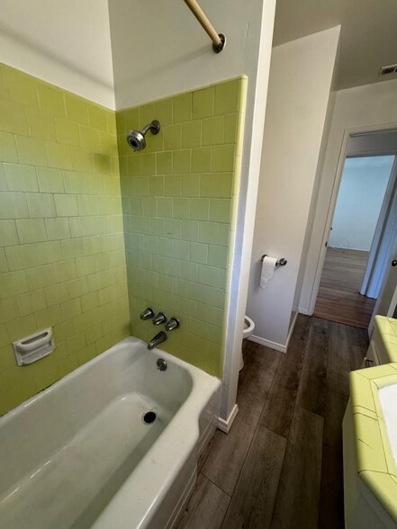 Building Photo - 1800 Viola Pl