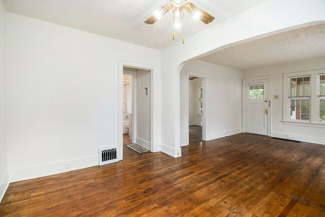 Building Photo - 539 Gayle Ave