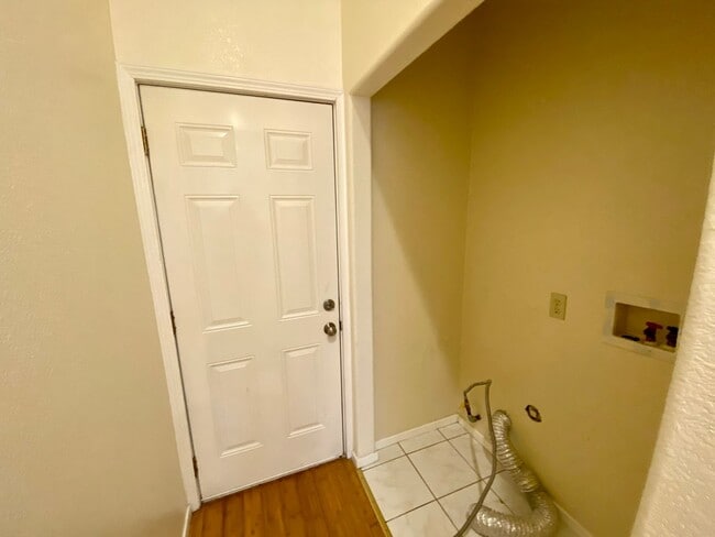 Building Photo - 860-866 20th St, Oakland, CA 94607