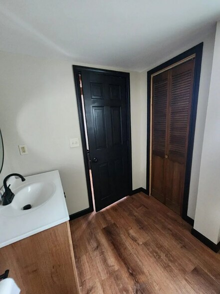 Building Photo - 5 Leonard Ave