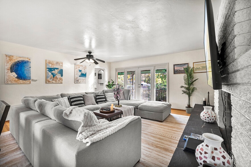 A spacious living room perfect for cozy nights and lively gatherings! - 4989 Randlett Dr