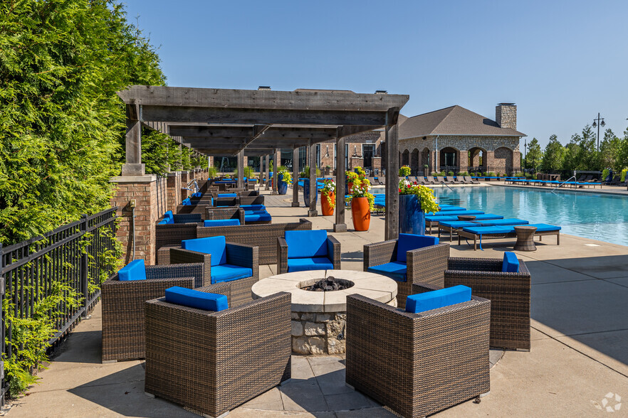 Poolside Firepit - The Pointe at Bentonville