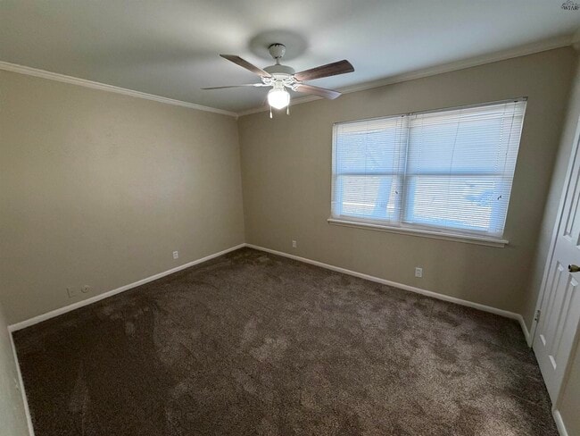 Building Photo - 5127 Parklane Dr