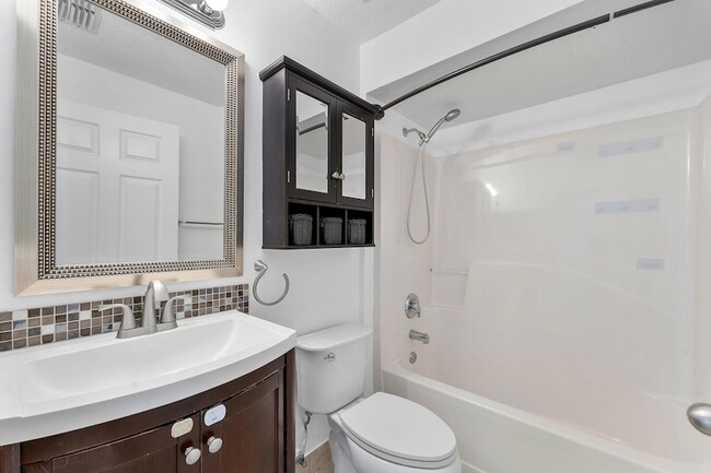 Building Photo - 655 SE Ron Rico Terrace