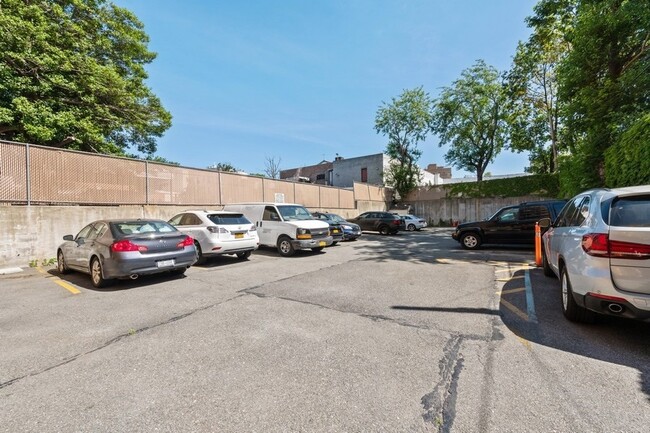 Building Photo - PERFECT ONE BEDROOM APT