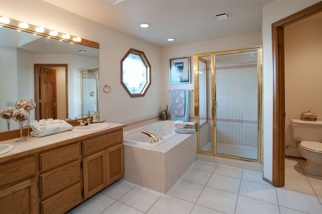 Building Photo - Elegant Forest Ridge Home in Bellevue