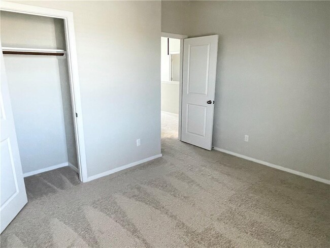 Building Photo - 208 Living Reef Dr