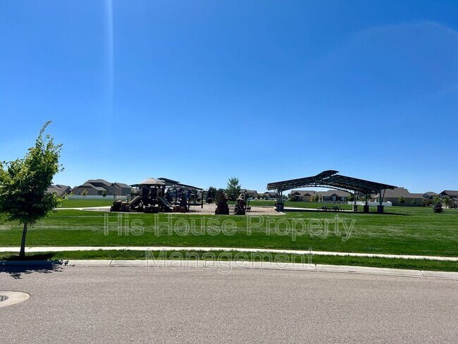 Building Photo - 842 Sunlight Peak Dr