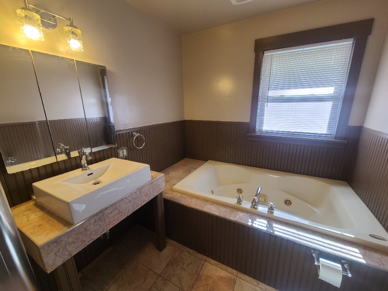 Building Photo - 35 Richards Ave NW