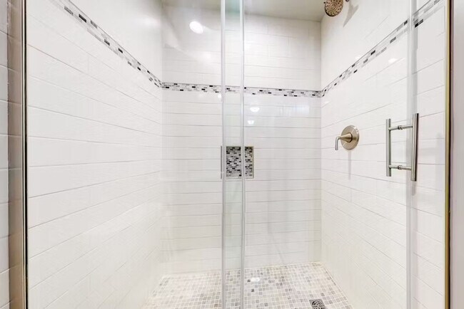 Building Photo - 607 Sand Key Dr