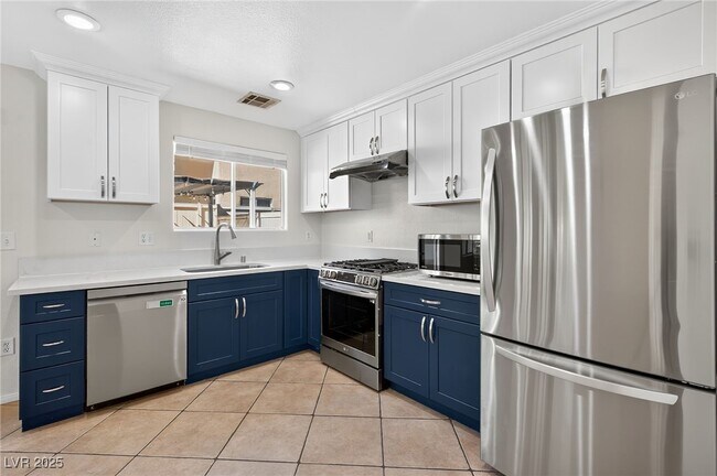 Building Photo - 5649 Dawn Falls St