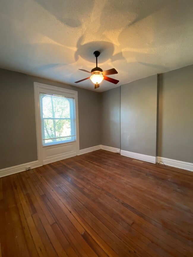 Building Photo - Get it while it lasts! Spacious 4 Bedroom ...