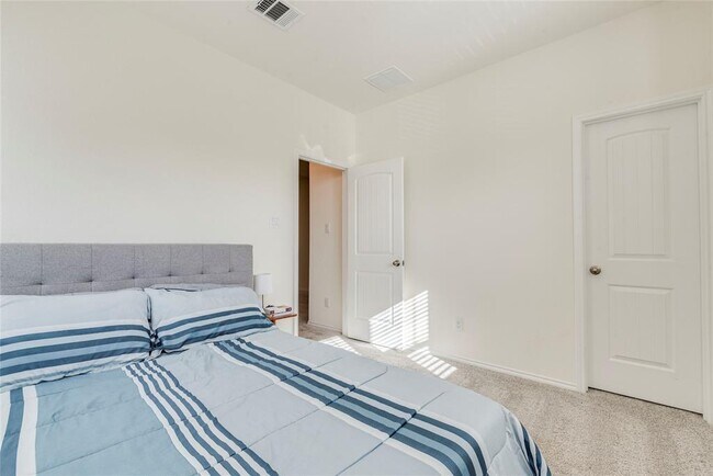 Building Photo - 17409 Crazy Arm Rd