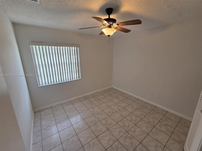 Building Photo - 9430 S Meadows Cir