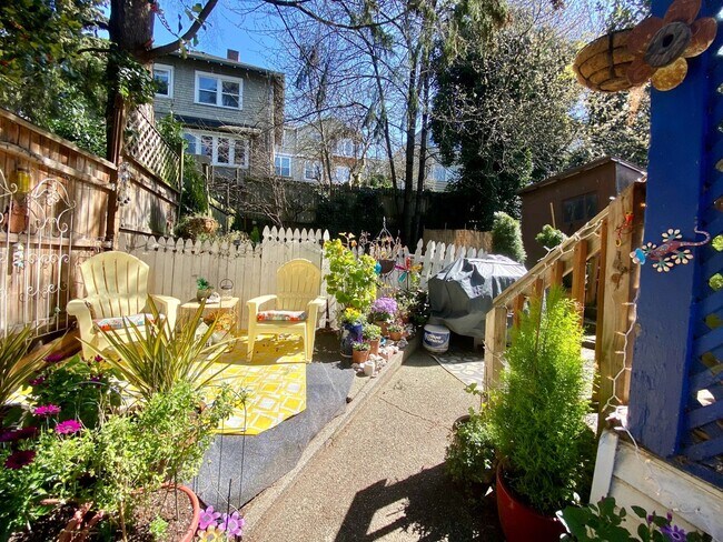 Building Photo - mn2058