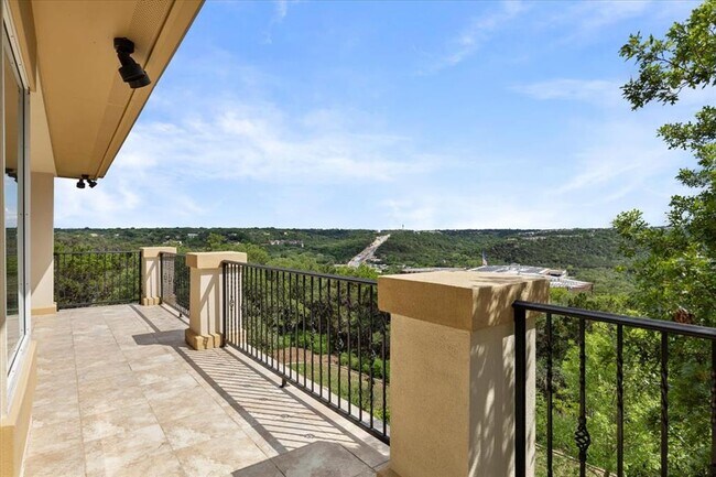 Building Photo - 8600 Bluegrass Dr