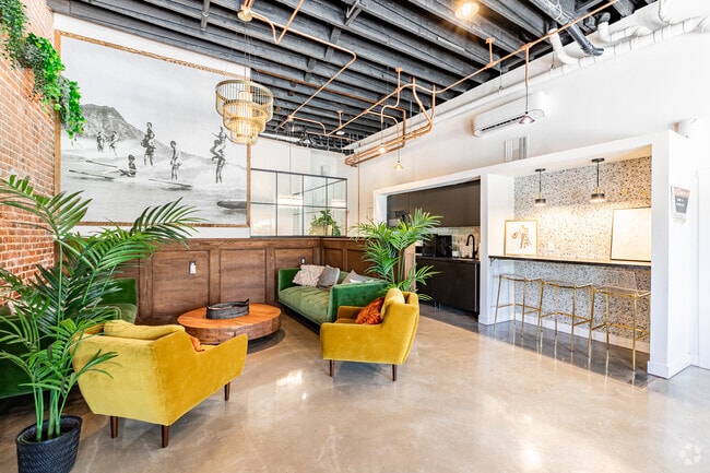 Interior Photo - 843 4th Ave