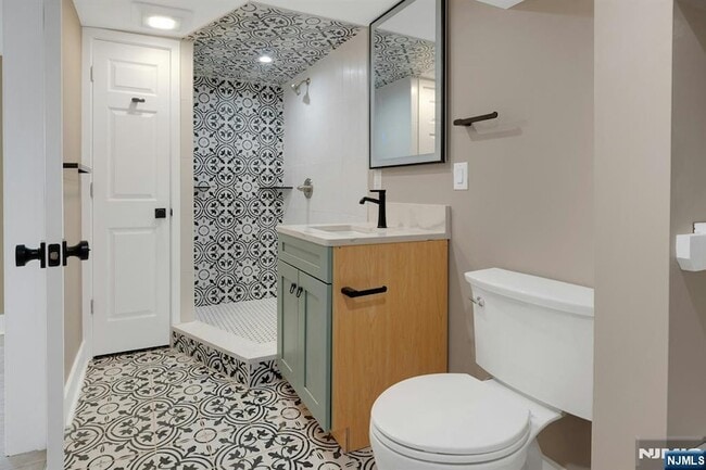 Building Photo - 49 Park Ave