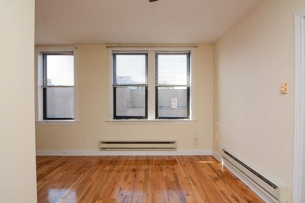 Building Photo - 729 W Diversey Pky