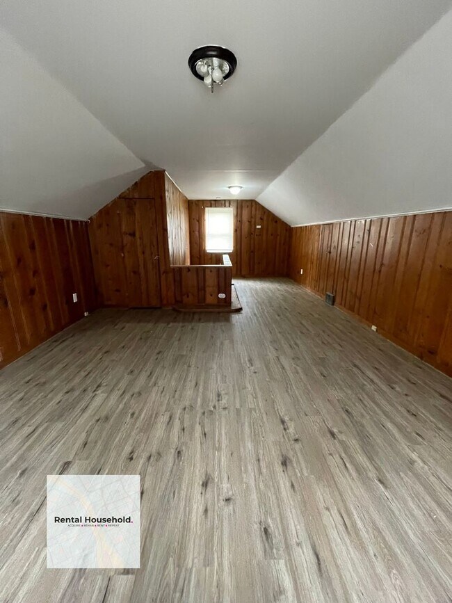 Building Photo - Beautifully Updated 3-Bedroom Bungalow-Ready for Move-In