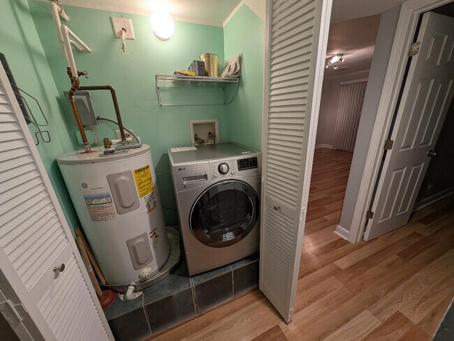 Building Photo - 10620 Brooks Ln