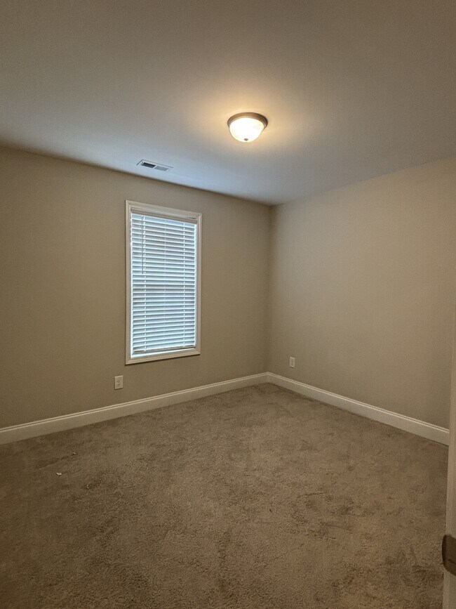 Building Photo - 28 Silk Oak Dr