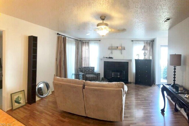 Building Photo - 545 Pier Ct