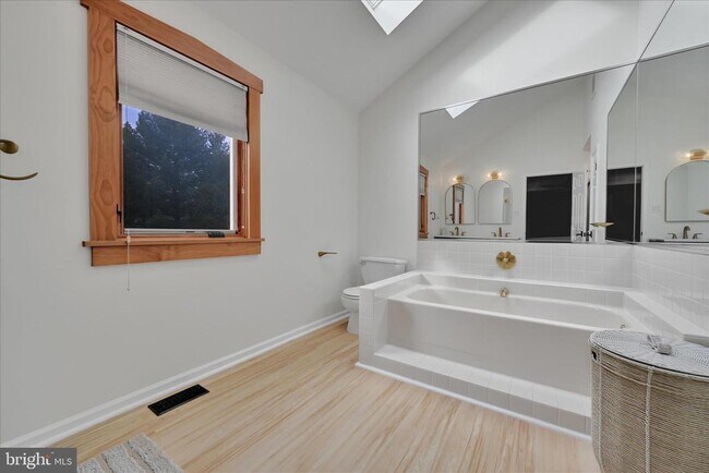 Building Photo - 1118 Jarvis Ln