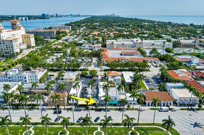 Building Photo - 255 Royal Poinciana Way