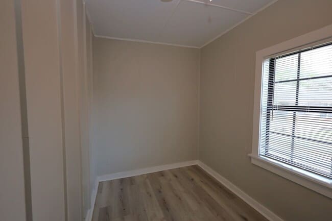 Building Photo - 2349 Harter Ave