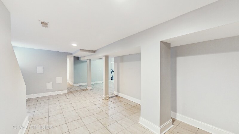 Building Photo - 8211 S Cornell Ave