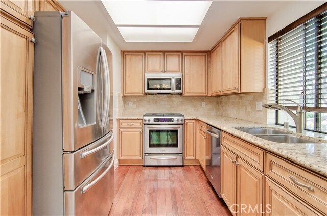 Building Photo - 8566 Fallbrook Cir