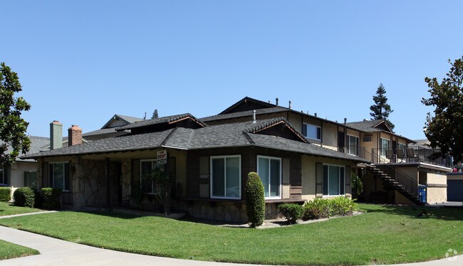 Primary Photo - 1220 S Athena Way