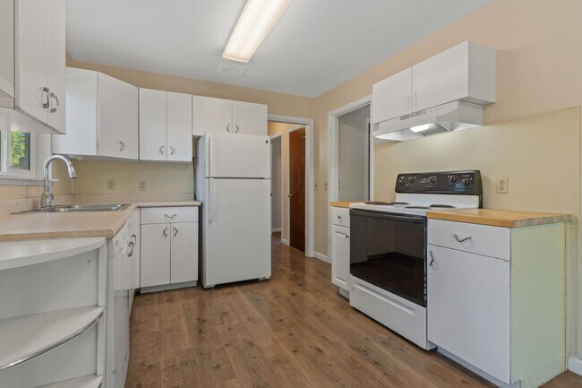 Building Photo - Duplex property in Midtown