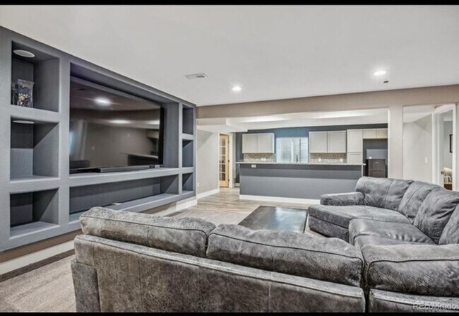 Building Photo - Stunning 4BR Home in West Arvada
