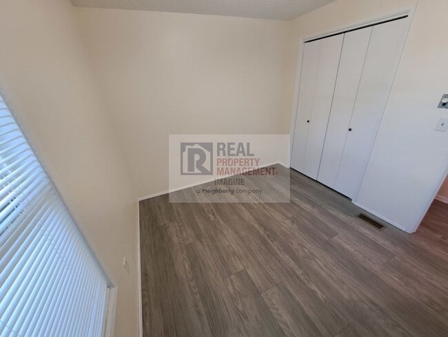 Building Photo - Newly Updated 3 Beds, 2 Bath Home on Quiet Street