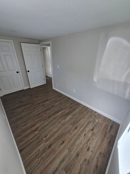 Building Photo - 27 Douglas Ave