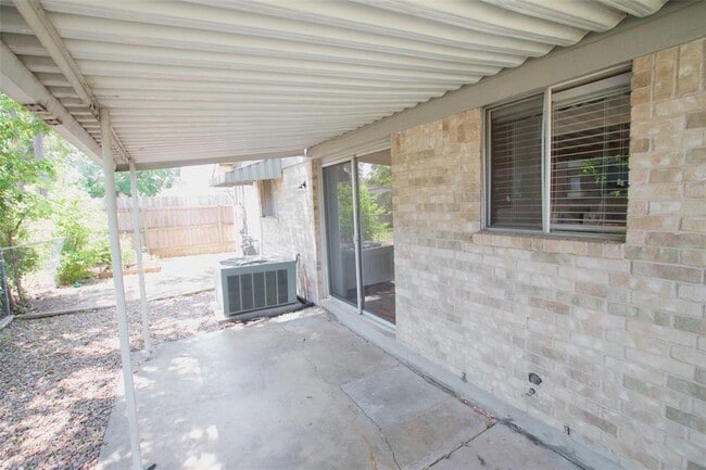 Building Photo - 2203 Lanier Dr