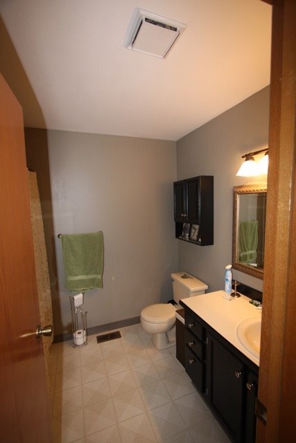 Building Photo - 3 Bedroom Home in South Anchorage w/ Fenced Yard!