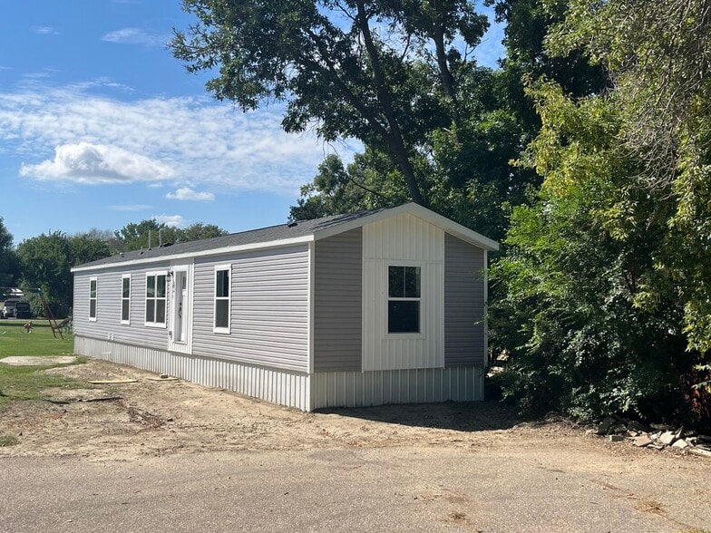 Building Photo - 800 Woodland Trl