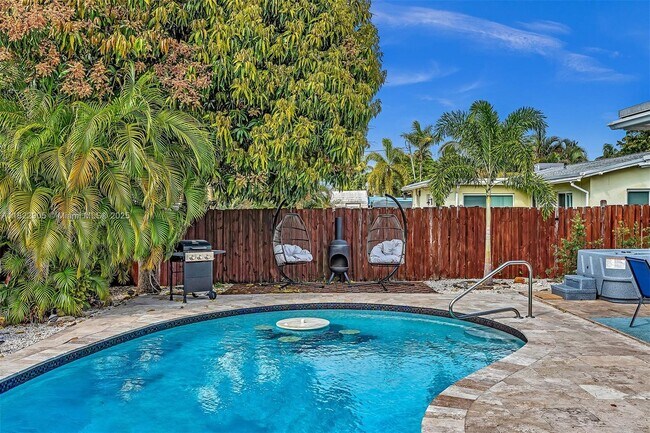 Building Photo - 4633 SW 28th Ave