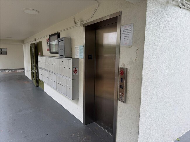 Building Photo - 4235 N University Dr