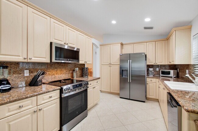 Building Photo - 9895 Tallyrand Dr