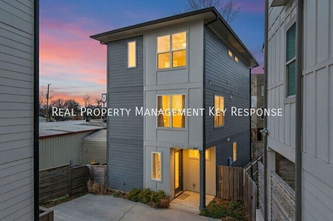 Building Photo - 2109 23rd Ave N