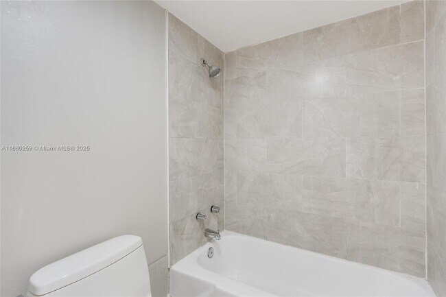 Building Photo - 500 Bayview Dr