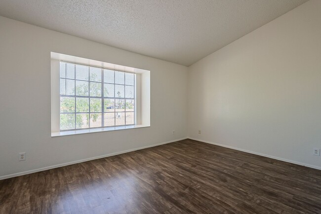 Building Photo - 5821 N 59th Dr