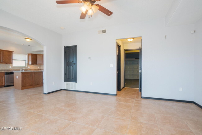 Building Photo - 3274 Maple Point Dr