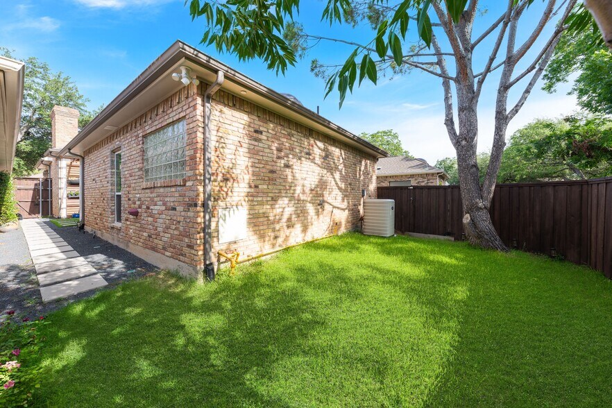 Building Photo - 14140 Regency Pl